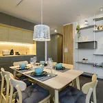 Freddo - Coral Complex With Parking & Pool * Warna