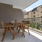 Freddo - Coral Complex With Parking & Pool