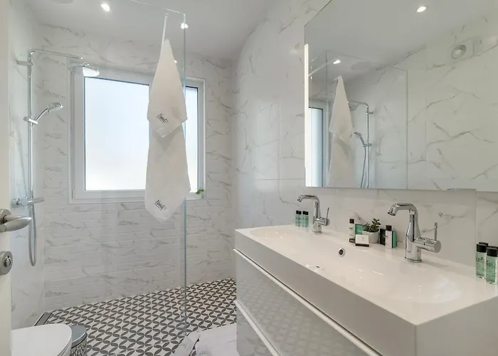 Freddo - Coral Complex With Parking & Pool