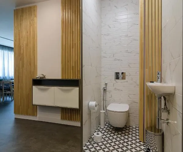 Freddo - Coral Complex With Parking & Pool