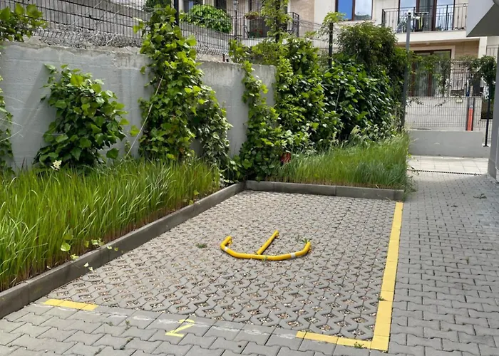 Freddo - Coral Complex With Parking & Pool