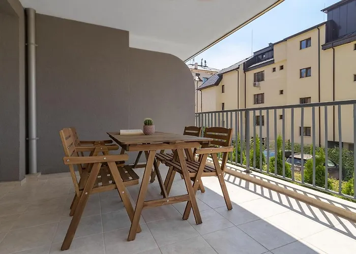 Freddo - Coral Complex With Parking & Pool